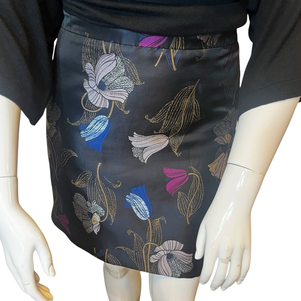 Ann Taylor Factory Black Floral Jacquard Mini Skirt , 10
A luminous jacquard sk